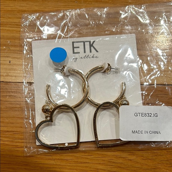 ETK by Ettika Gold Heart Hoop Earrings - Picture 1 of 2